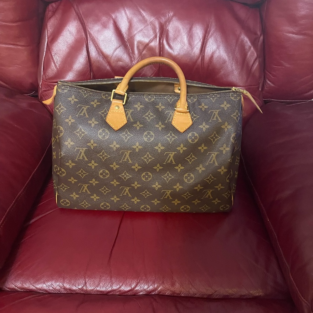 35 Speedy authentic Louis Vuitton